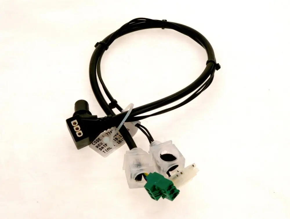 Kabel von Bosch mit mehreren Steckanschlüssen, darunter ein schwarzer Stecker mit Zahlen und transparente Verbindungen für elektronische Komponenten.